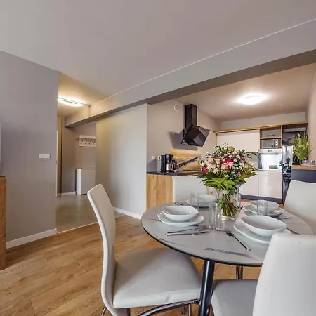 Biala Perla Z Garazem 3 C Perlowa Przystan -